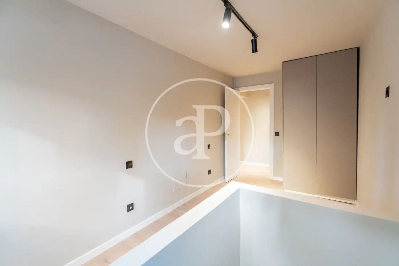 Flat for sale in Madrid  with Air Conditioner, Heating and Storage room