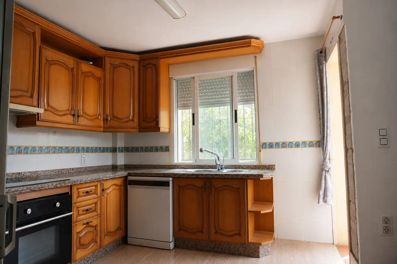 Cocina de Casa adosada en venta en Vegas del Genil con Jardín privado, Terraza y Amueblado
