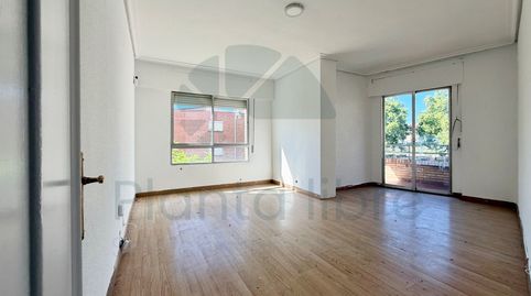 Piso de 4 habitaciones con patio, balcones y trastero en Logroño, image 3