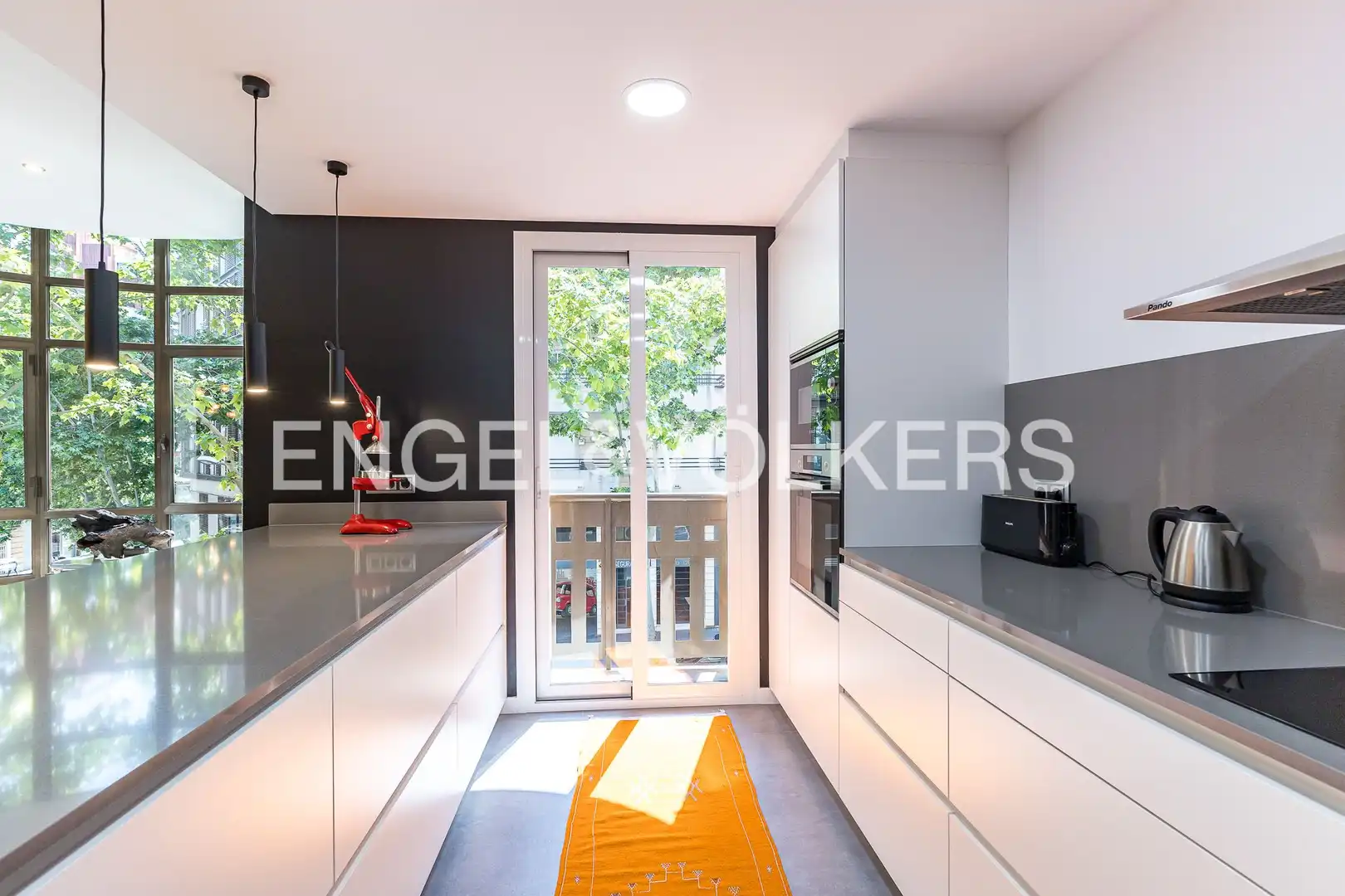 Cocina de Piso de alquiler en Barcelona con Aire acondicionado, Calefacción y Jardín privado