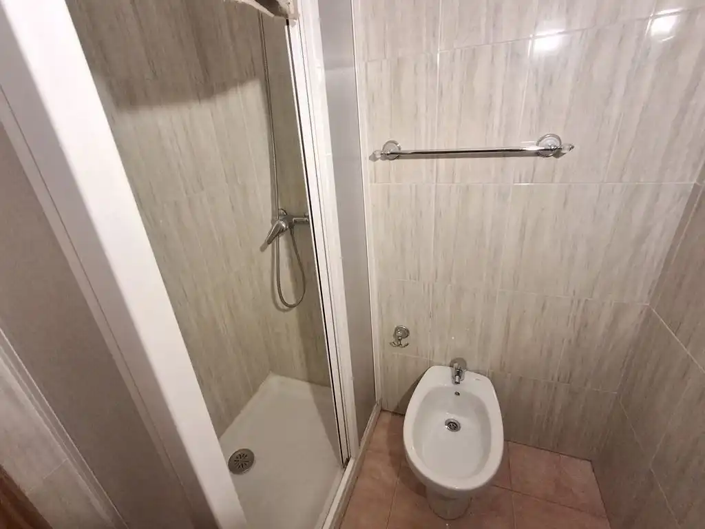 Baño de Piso en venta en La Roda con Calefacción, Trastero y Balcón