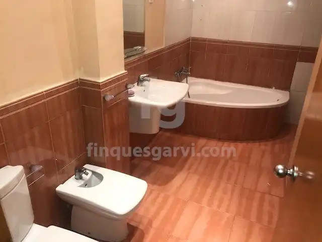 Baño de Piso en venta en L'Hospitalet de Llobregat con Aire acondicionado
