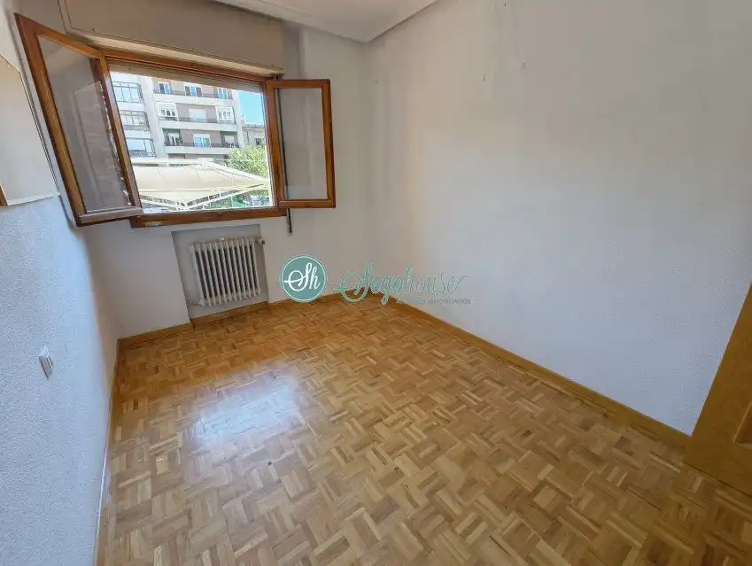 Habitación de Piso en venta en Segovia con Calefacción, Parquet y Trastero