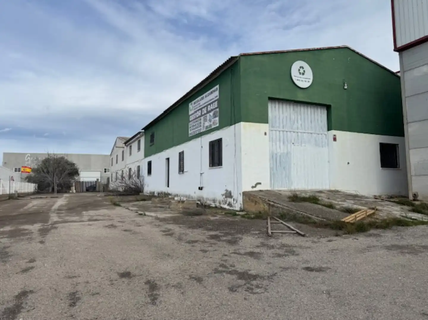 Exterior view of Industrial buildings for sale in Vilamarxant