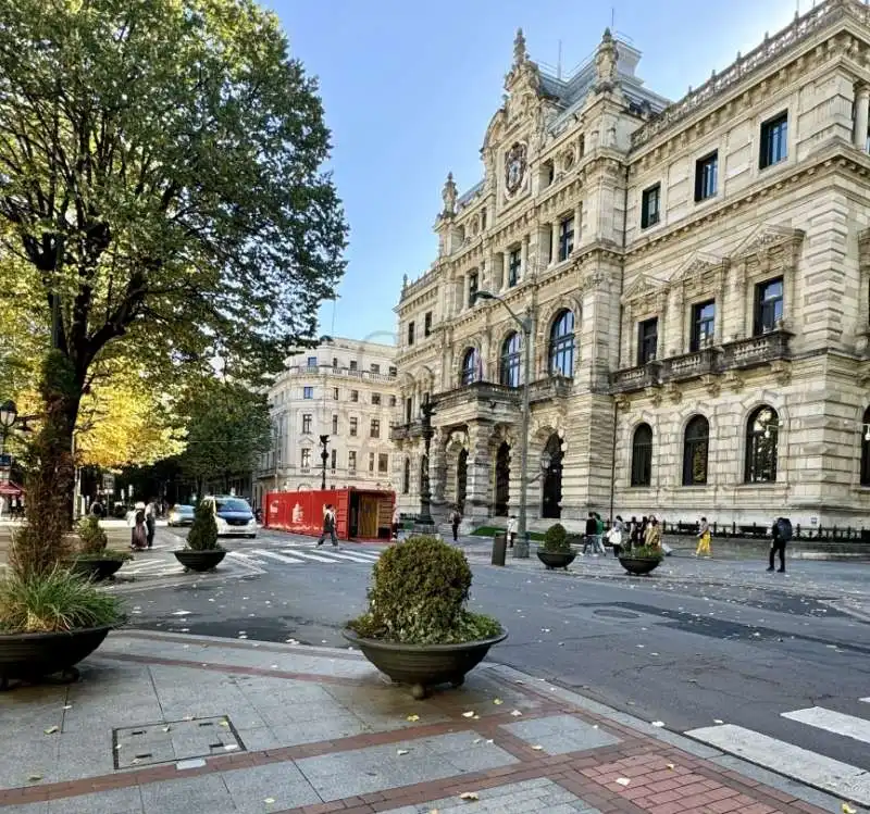 Exterior view of Office for rent in Bilbao   with Air Conditioner and Heating