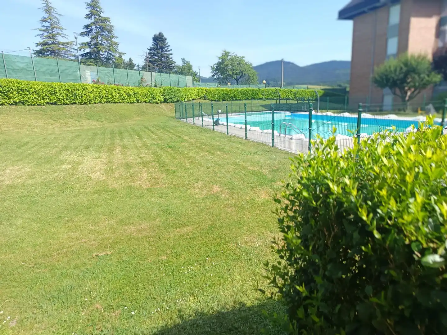 Swimming pool of Commercial properties for sale in Artziniega