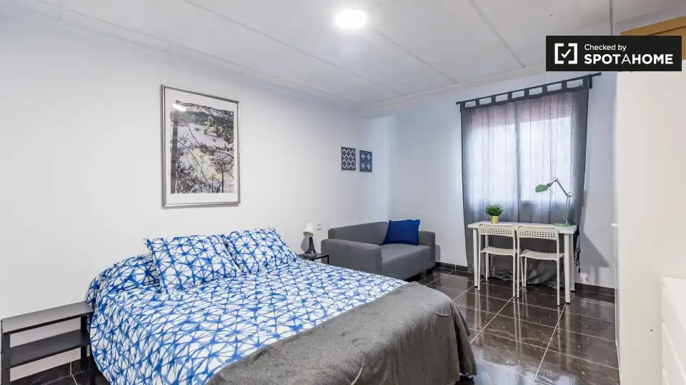 Habitación de Piso de alquiler en Valencia con Aire acondicionado, Calefacción y Amueblado