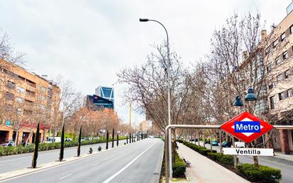 Vista exterior de Pis en venda en  Madrid Capital amb Terrassa i Alarma