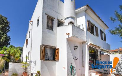 Vista exterior de Casa o xalet en venda en Roda de Berà amb Aire condicionat, Jardí privat i Terrassa