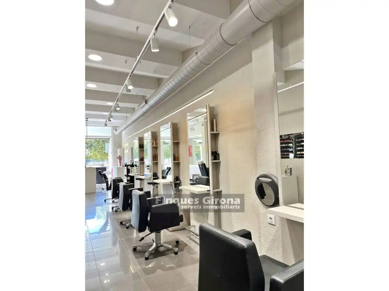 Locale commerciale in cessione a Calle Carme