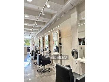 Locale commerciale in cessione a Calle Carme