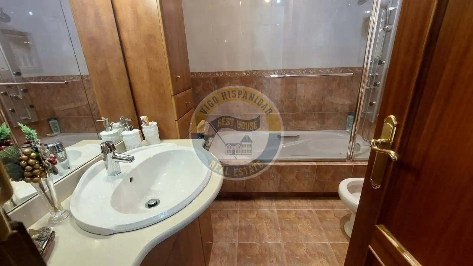 Baño de Piso en venta en Vigo  con Calefacción, Parquet y Trastero