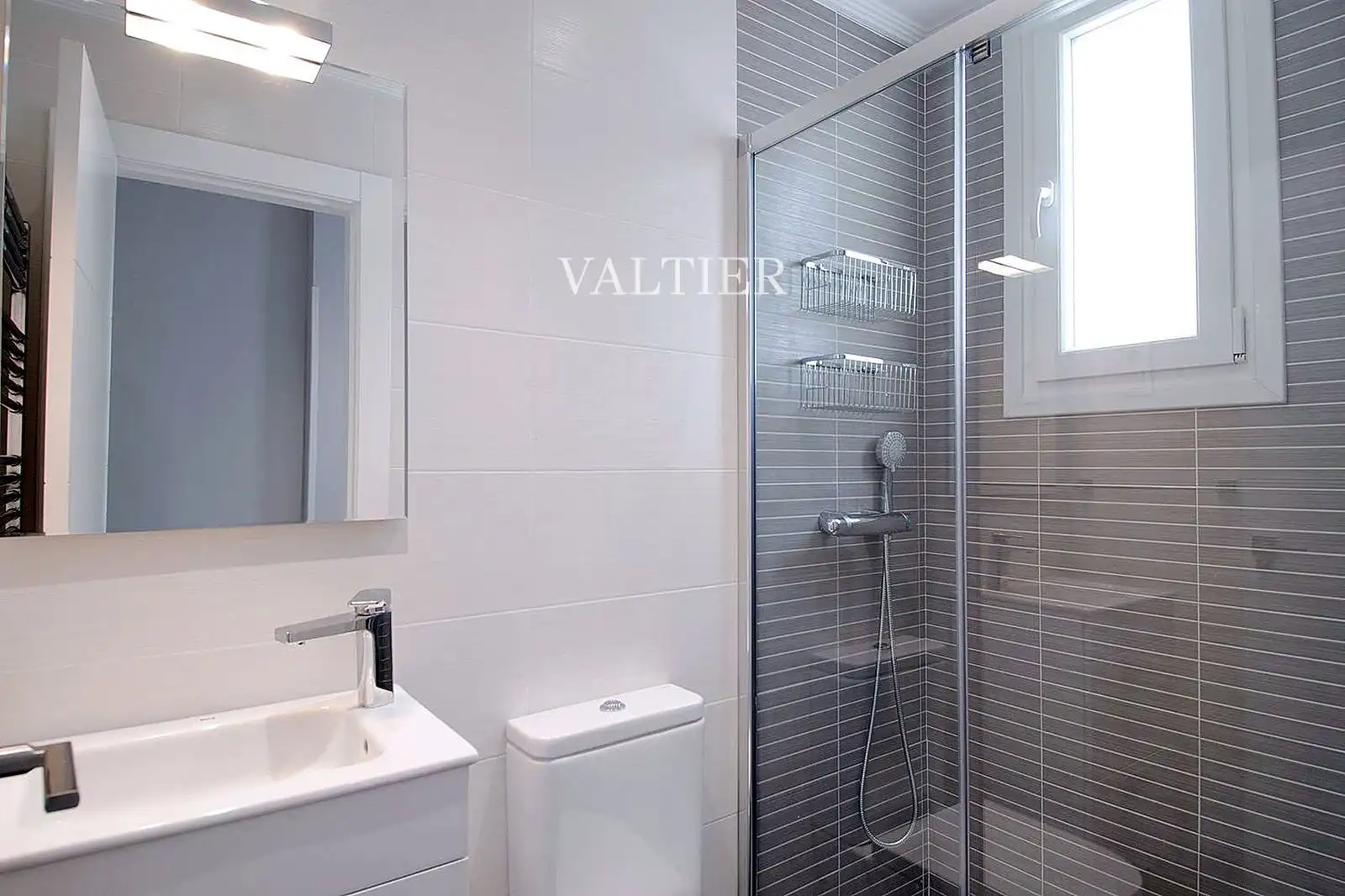 Bathroom of Attic for rent in Madrid  with Air Conditioner and Terrace