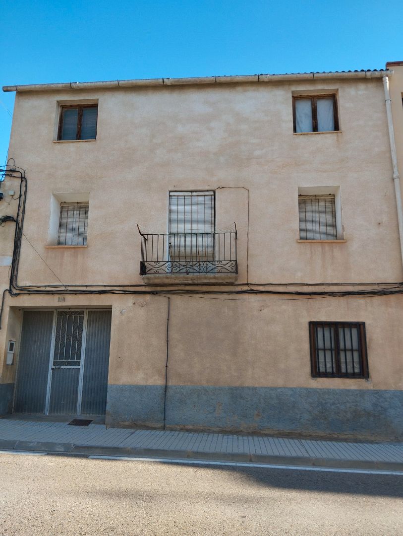Vista exterior de Casa o xalet en venda en Valdeltormo amb Moblat