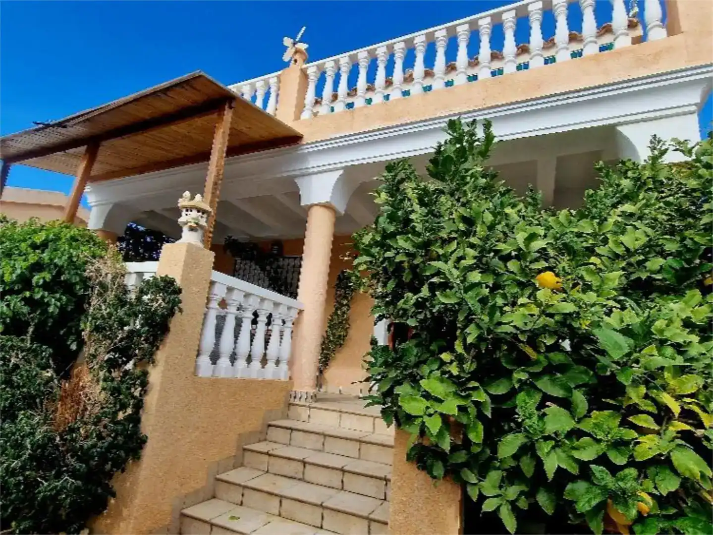 Vista exterior de Casa o xalet en venda en Mazarrón amb Aire condicionat, Piscina i Balcó