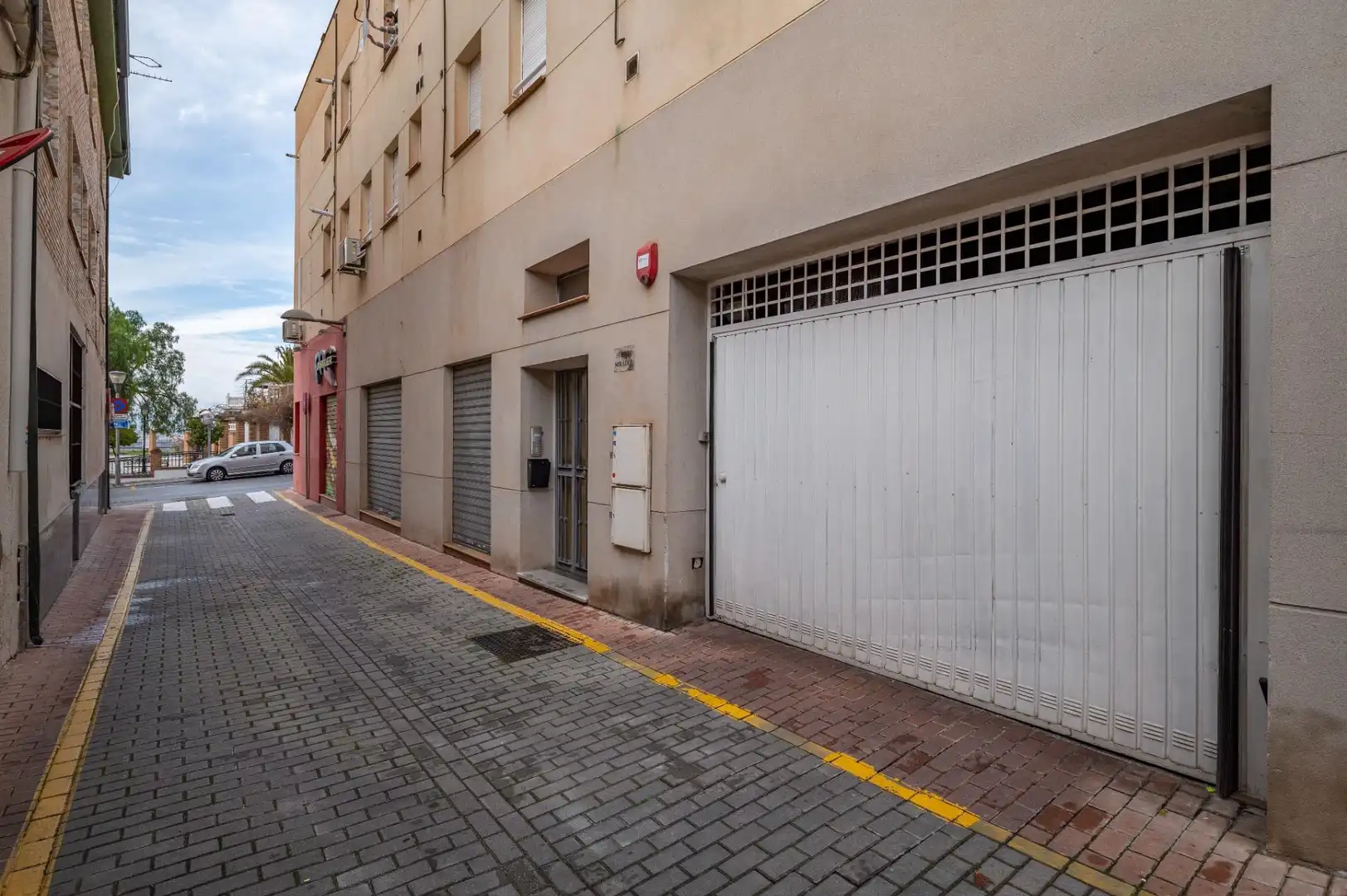 Außenansicht von Wohnung zum Verkauf in Huétor Vega mit Terrasse