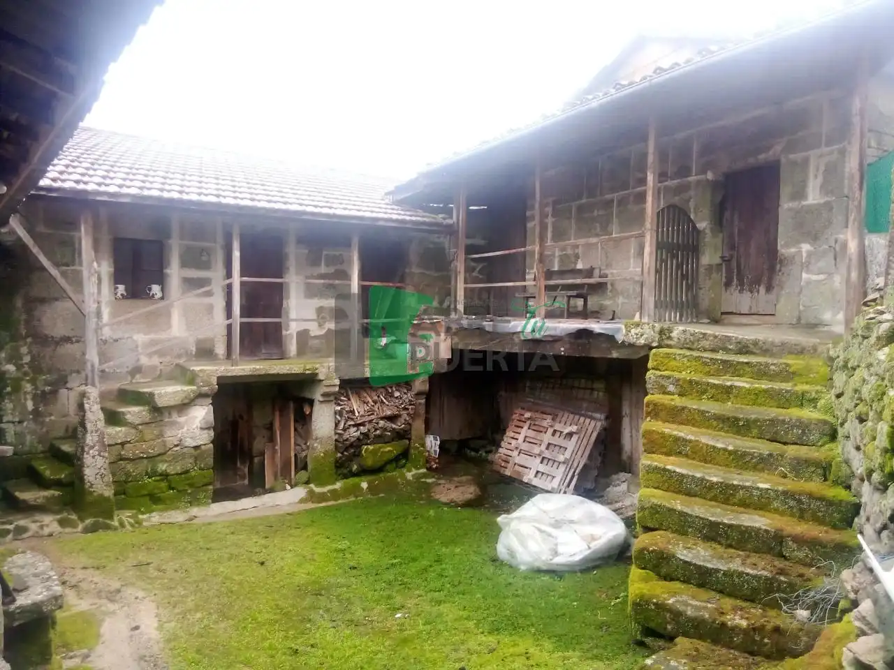 Casa amb jardí en venda a San Cristovo de Cea