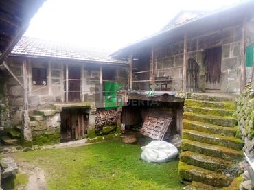 Casa amb jardí en venda a San Cristovo de Cea