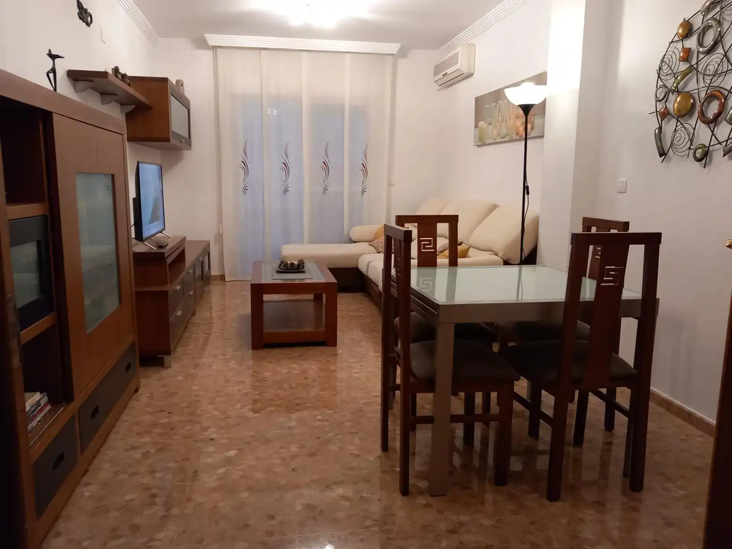 Sala d'estar de Pis de lloguer en Motril amb Aire condicionat, Moblat i Balcó