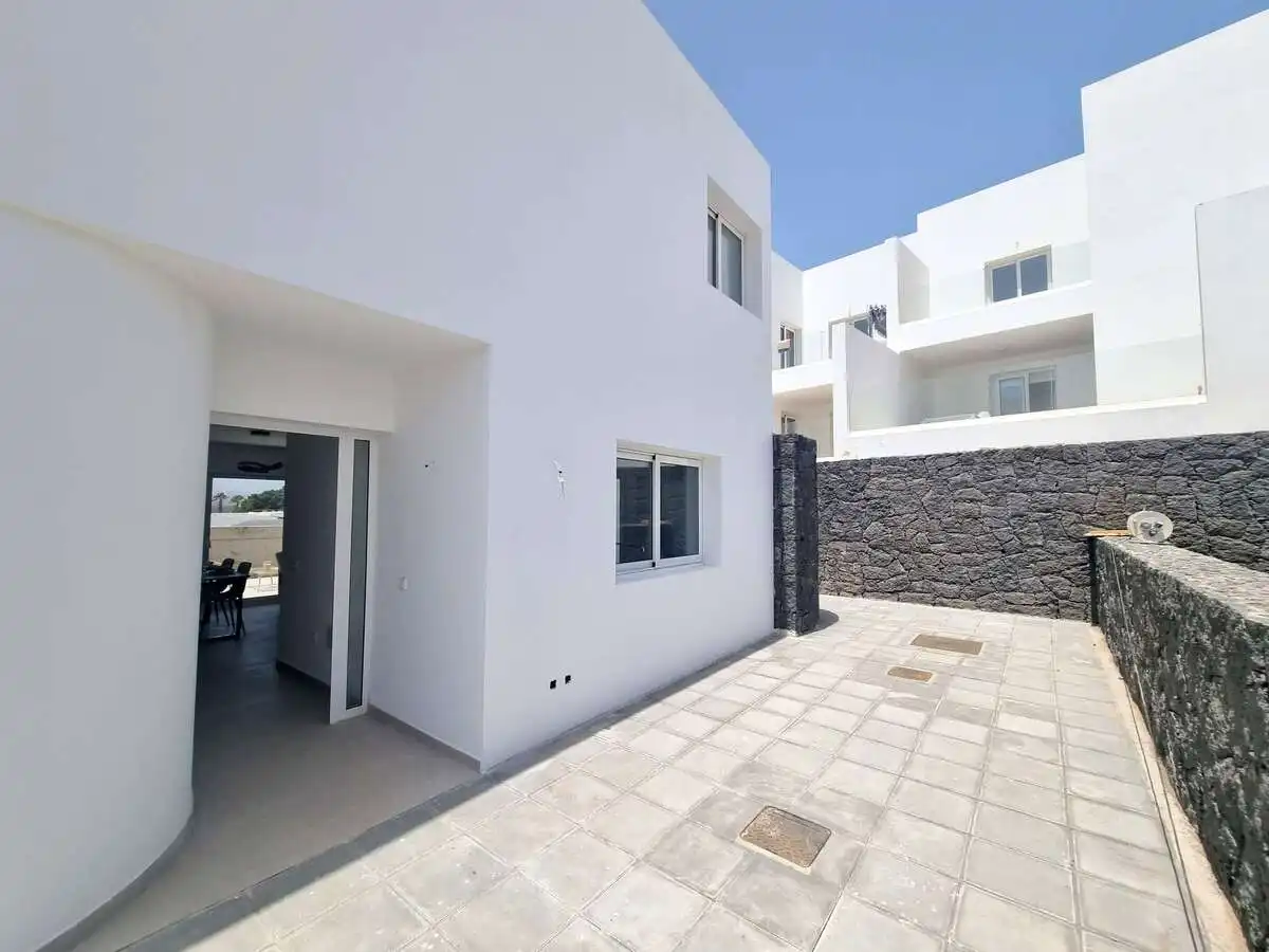 Vista exterior de Casa o xalet en venda en Teguise amb Jardí privat i Terrassa