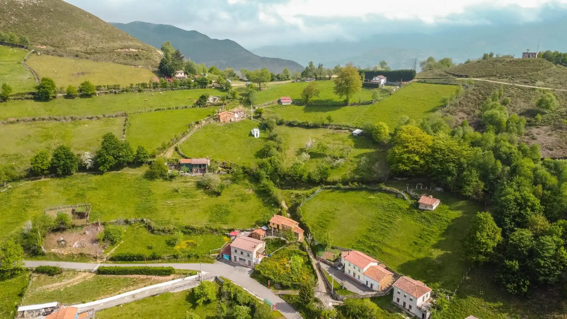 Casa adosada en venta en Laviana con Jardín privado y Amueblado