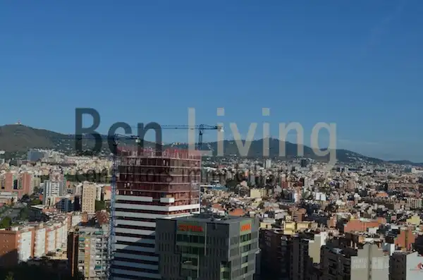 Exterior view of Flat for rent in L'Hospitalet de Llobregat  with Air Conditioner, Heating and Parquet flooring