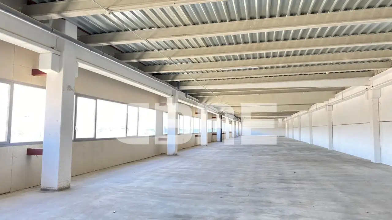 Nave industrial de alquiler en Calle de Siete Picos, 11, Zona Industrial