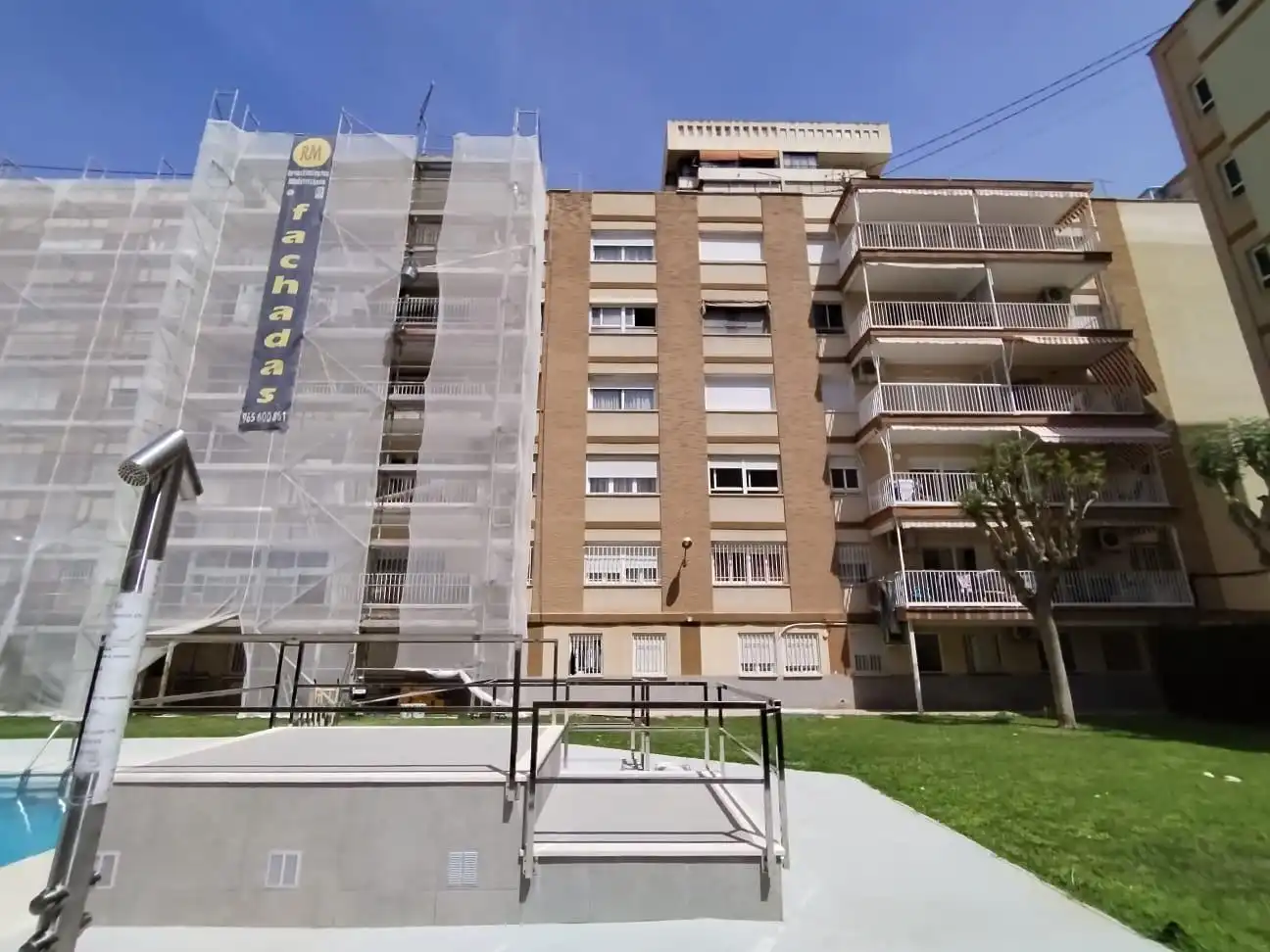 Vista exterior de Apartamento en venta en Benidorm con Jardín privado, Terraza y Piscina comunitaria