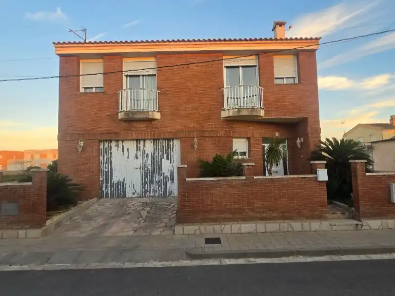 Außenansicht von Haus oder Chalet zum Verkauf in Sant Jaume d'Enveja mit Klimaanlage, Terrasse und Balkon