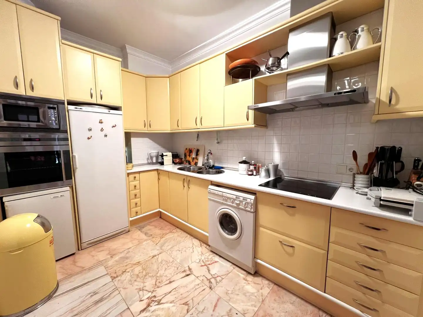Cocina de Apartamento en venta en Fuengirola con Balcón y Piscina comunitaria