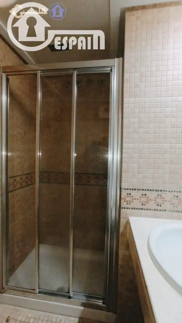Baño de Piso en venta en Madrid con Aire acondicionado, Calefacción y Jardín privado
