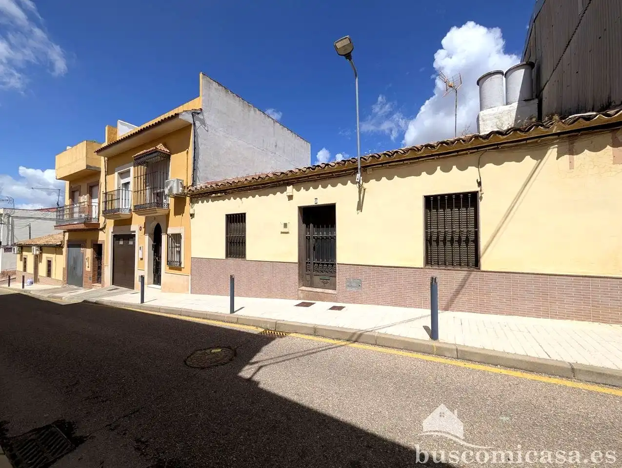 Vista exterior de Casa o xalet en venda en Linares amb Terrassa i Traster