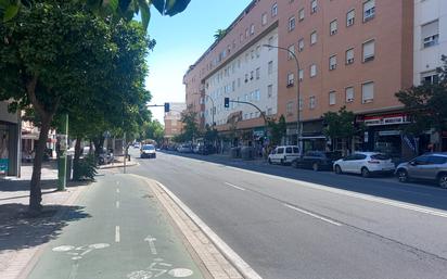 Vista exterior de Pis en venda en  Sevilla Capital amb Aire condicionat, Terrassa i Balcó