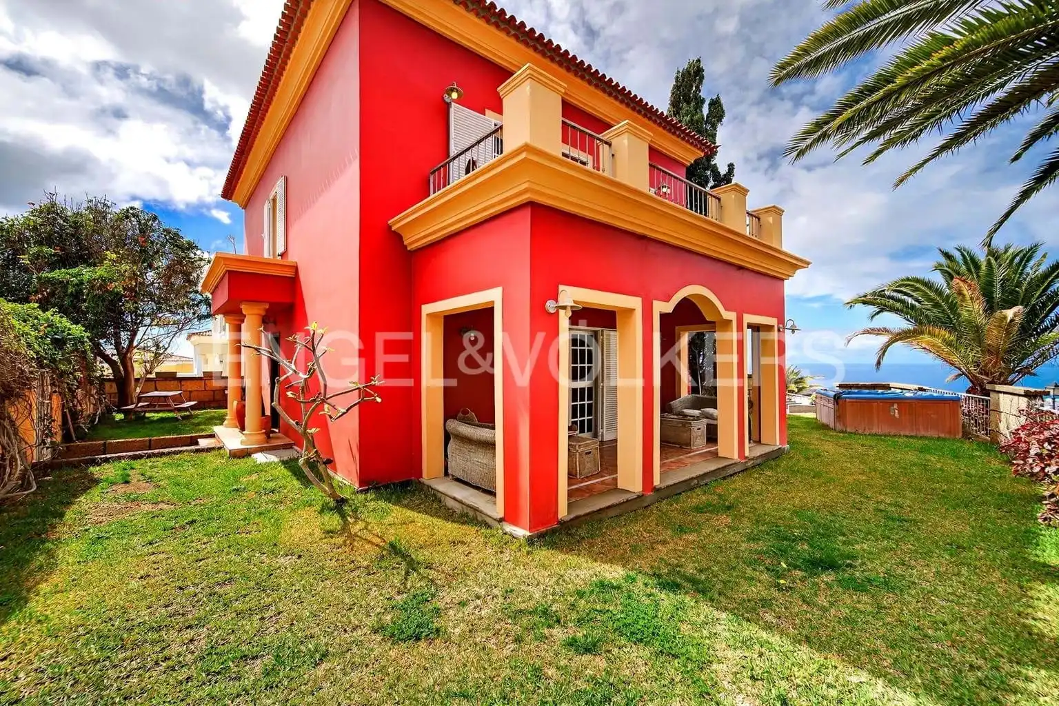 Vista exterior de Casa o chalet en venta en Arona con Terraza y Jacuzzi
