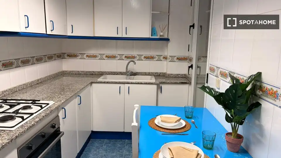 Cuina de Pis de lloguer en Moncada amb Aire condicionat, Calefacció i Moblat