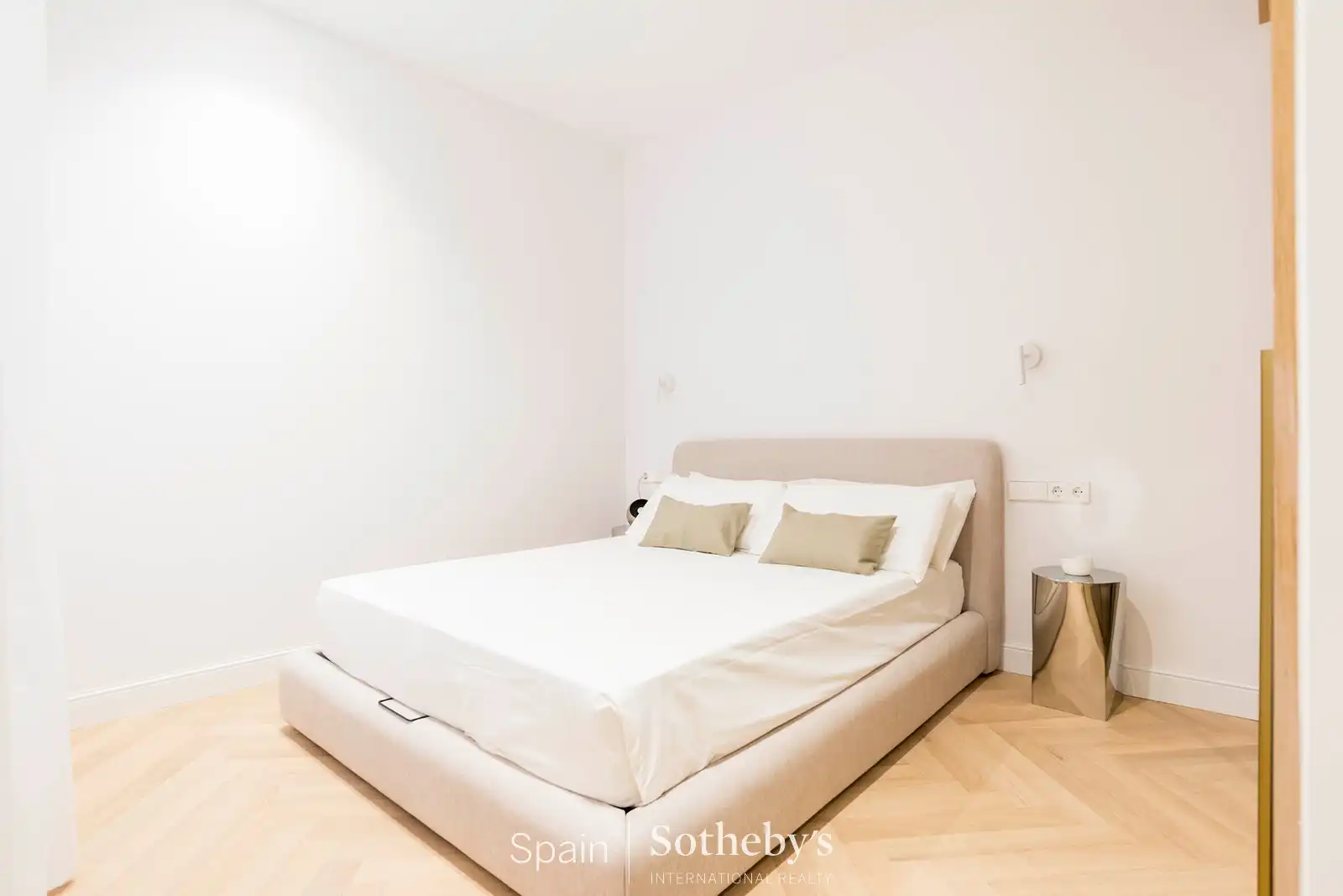 Bedroom of Apartments for sale in Madrid  with Air Conditioner and Heating