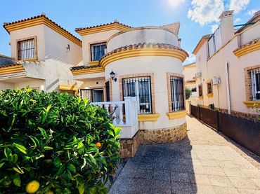 Villa à vendre à Los Montesinos