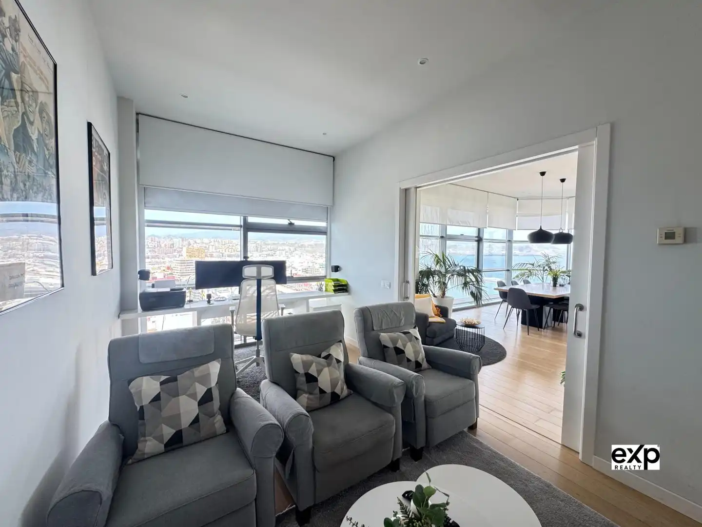 Sala d'estar de Dúplex en venda en Las Palmas de Gran Canaria amb Aire condicionat, Traster i Moblat