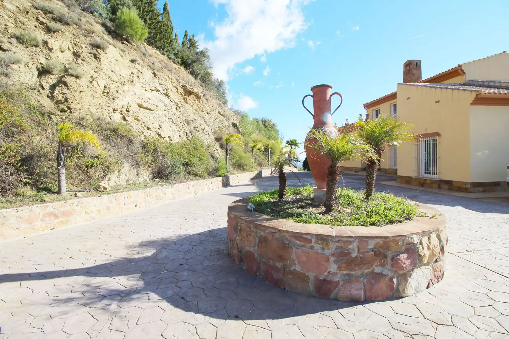 Vista exterior de Finca rústica en venda en Alozaina amb Aire condicionat, Calefacció i Jardí privat