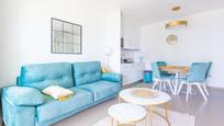 Sala d'estar de Apartament en venda en Benidorm amb Aire condicionat, Jardí privat i Terrassa