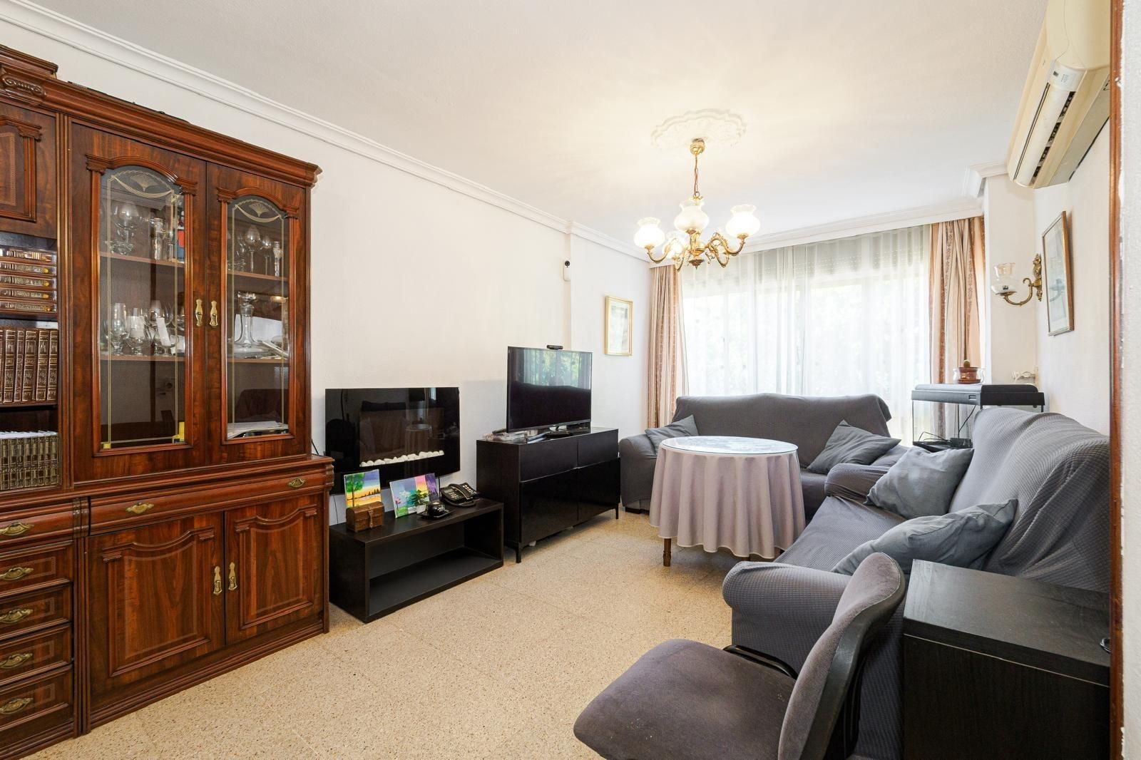 Living room of Flat for sale in  Sevilla Capital  with Air Conditioner