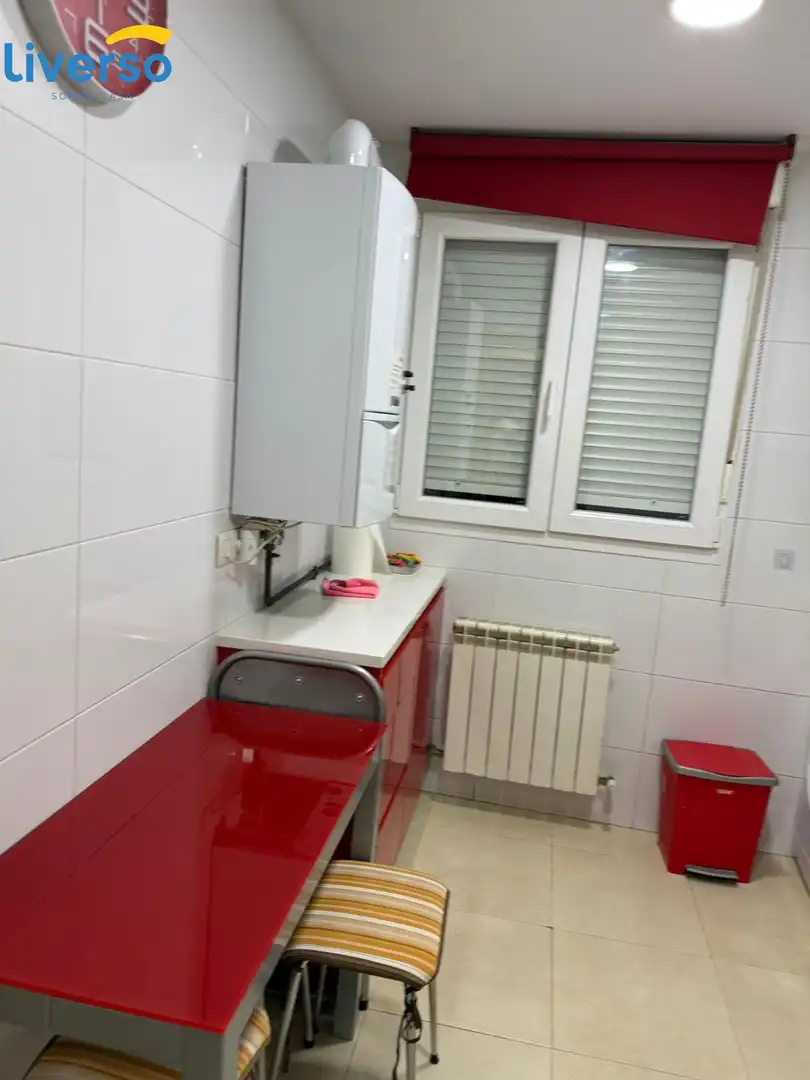 Cuina de Pis de lloguer en Burgos amb Calefacció i Moblat
