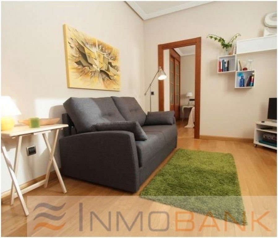 Living room of Flat to rent in Salamanca Capital  with Heating, Parquet flooring and Furnished
