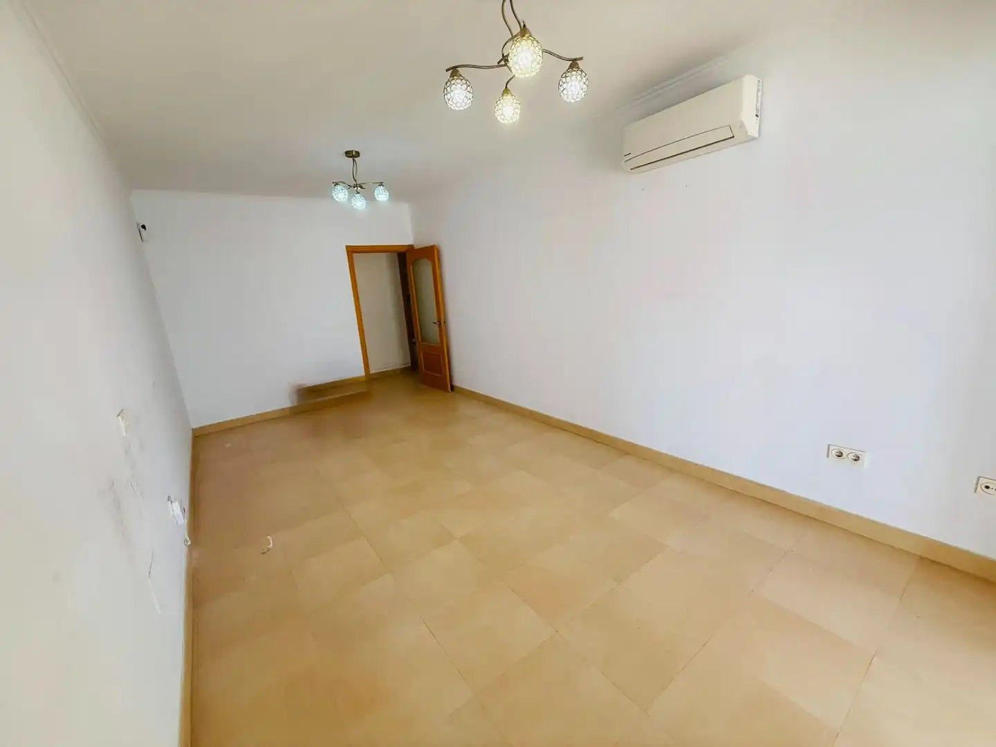 Bedroom of Flat for sale in Vélez-Málaga  with Air Conditioner, Heating and Storage room