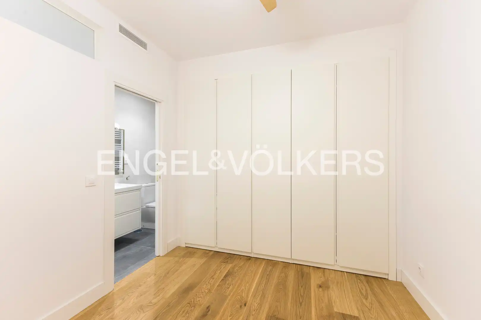 Schlafzimmer von Wohnung zur Miete in Madrid mit Klimaanlage, Heizung und Parkett