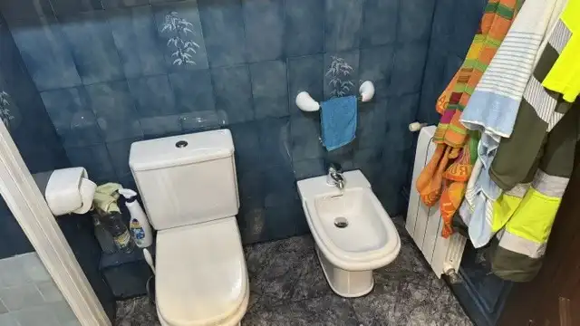 Badezimmer von Wohnung zum Verkauf in Cornellà de Llobregat mit Klimaanlage, Heizung und Ofen