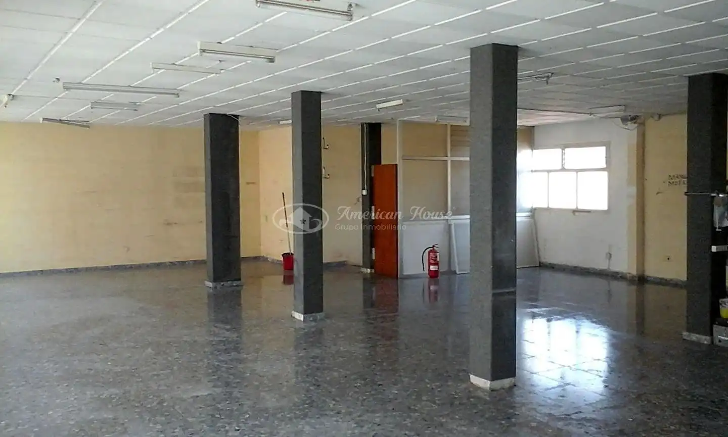 Local comercial de lloguer a Núcleo urbano, imagen 3