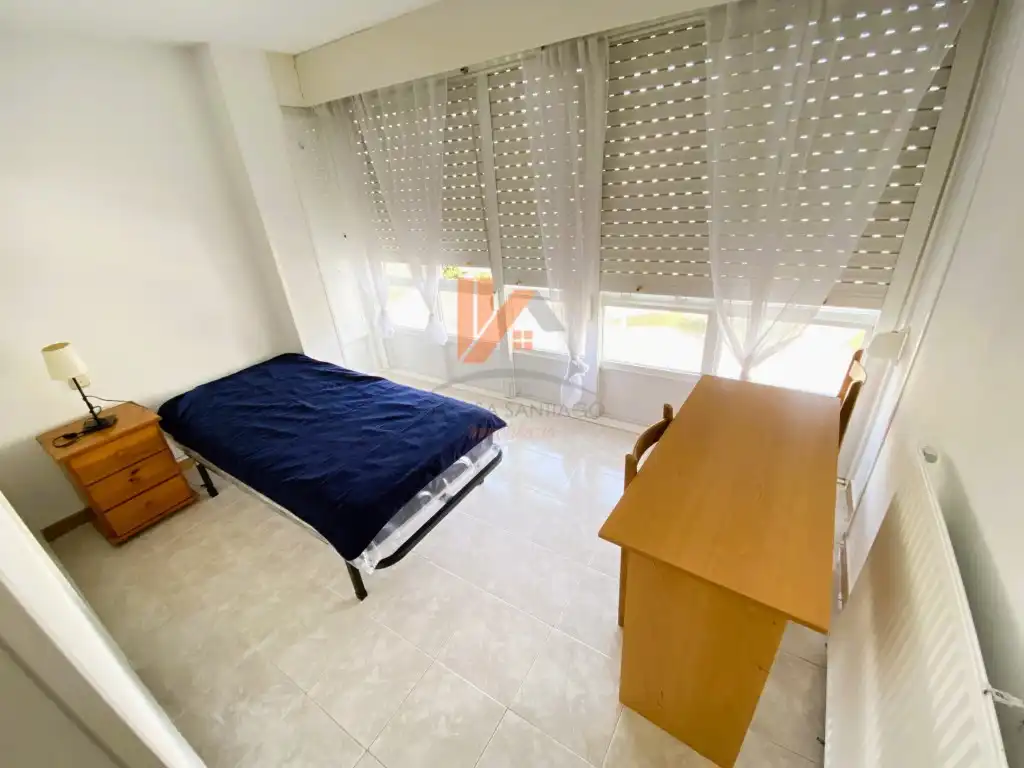 Bedroom of Flat for rent in Santiago de Compostela   with Furnished
