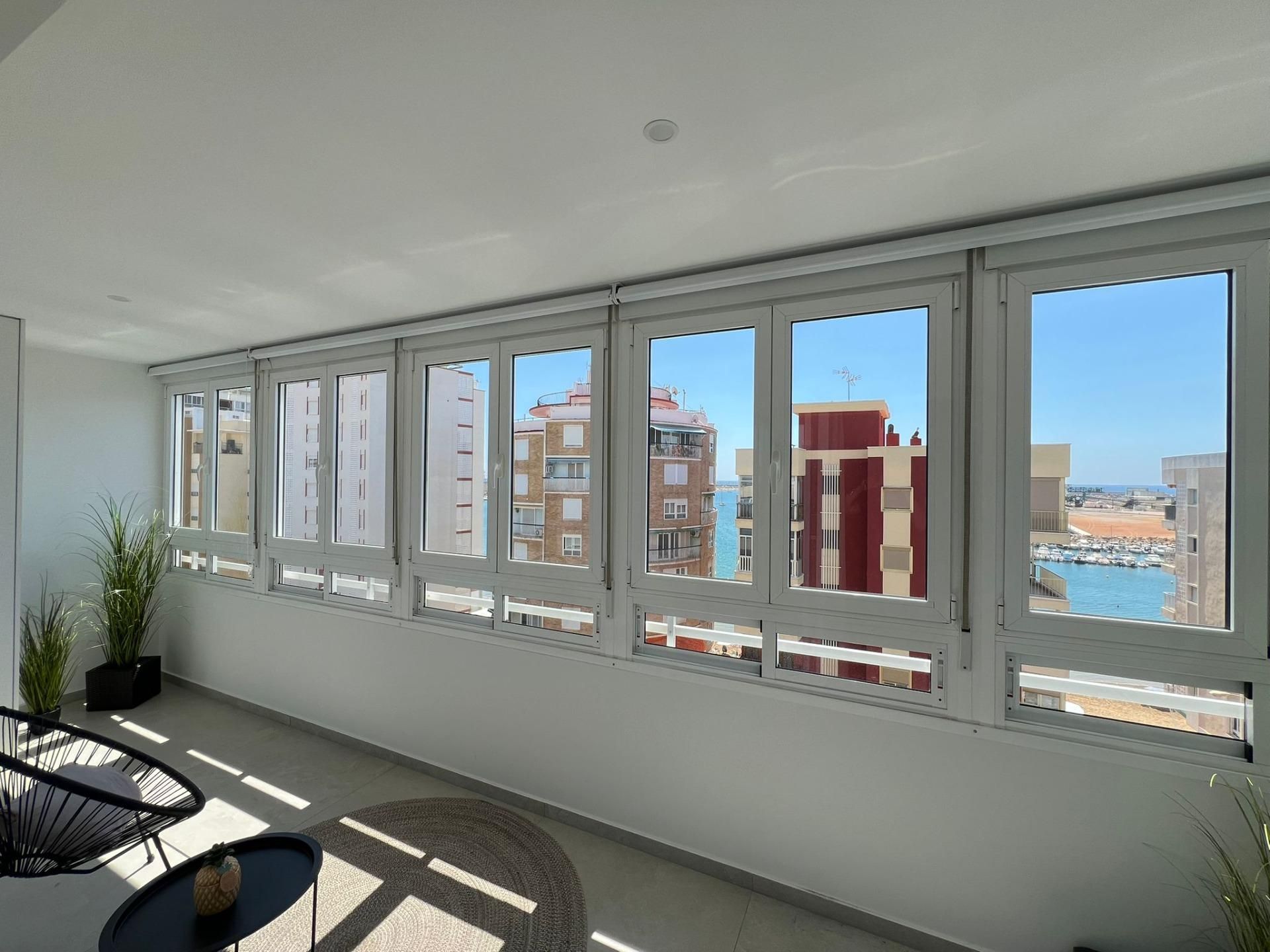 Außenansicht von Wohnungen zum verkauf in Torrevieja mit Klimaanlage, Heizung und Balkon