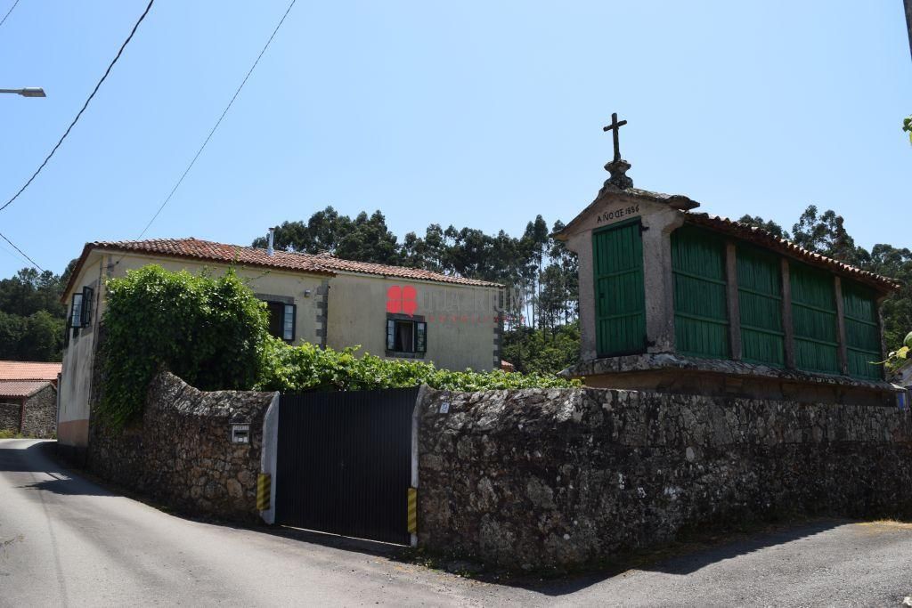 Vista exterior de Casa o xalet en venda en A Estrada  amb Jardí privat i Piscina